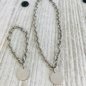 Trendy necklace and bracelet set.